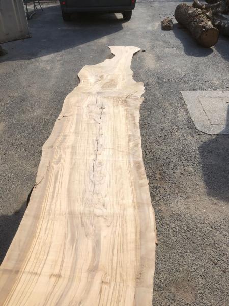 Beeindruckende Olivenholz Bohle – ideal für Tresen, Tische oder Theken