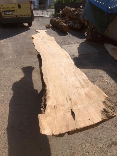 Beeindruckende Olivenholz Bohle – ideal für Tresen, Tische oder Theken