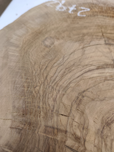 Olivenholz Baumscheibe 40–53 cm – Trockenes Olivenholz mit Loch für Epoxidharz Nr. 2792